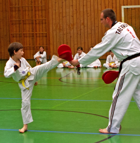 bambini-colpitori.jpg